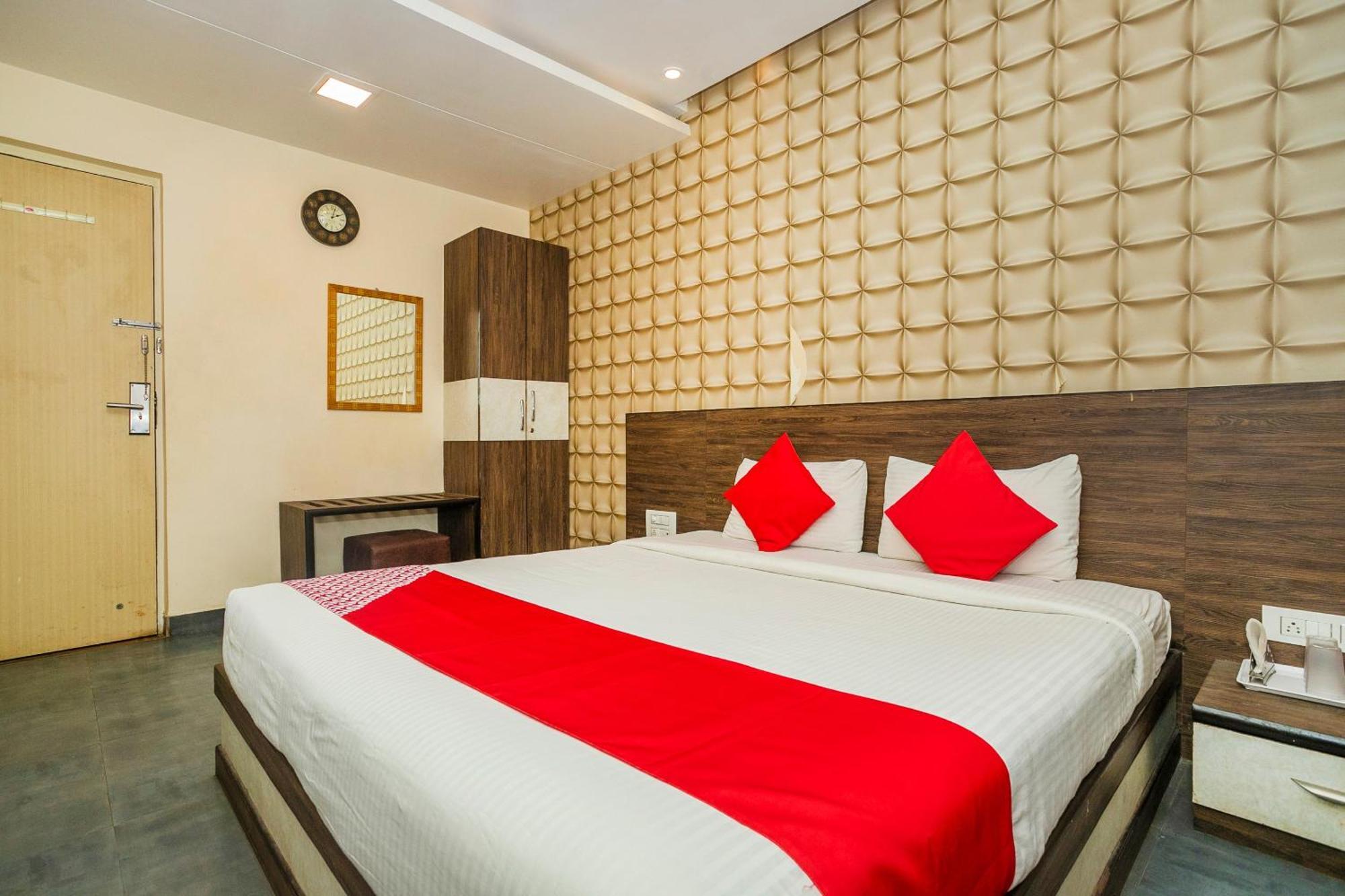 Super Collection O Indian Suites Near Sitara Restaurant Bangalore Exterior photo