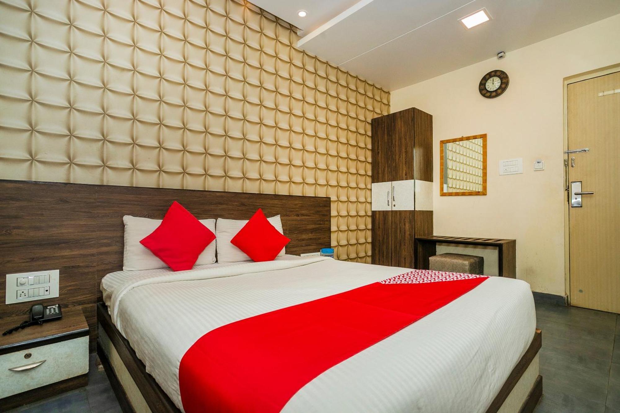 Super Collection O Indian Suites Near Sitara Restaurant Bangalore Exterior photo