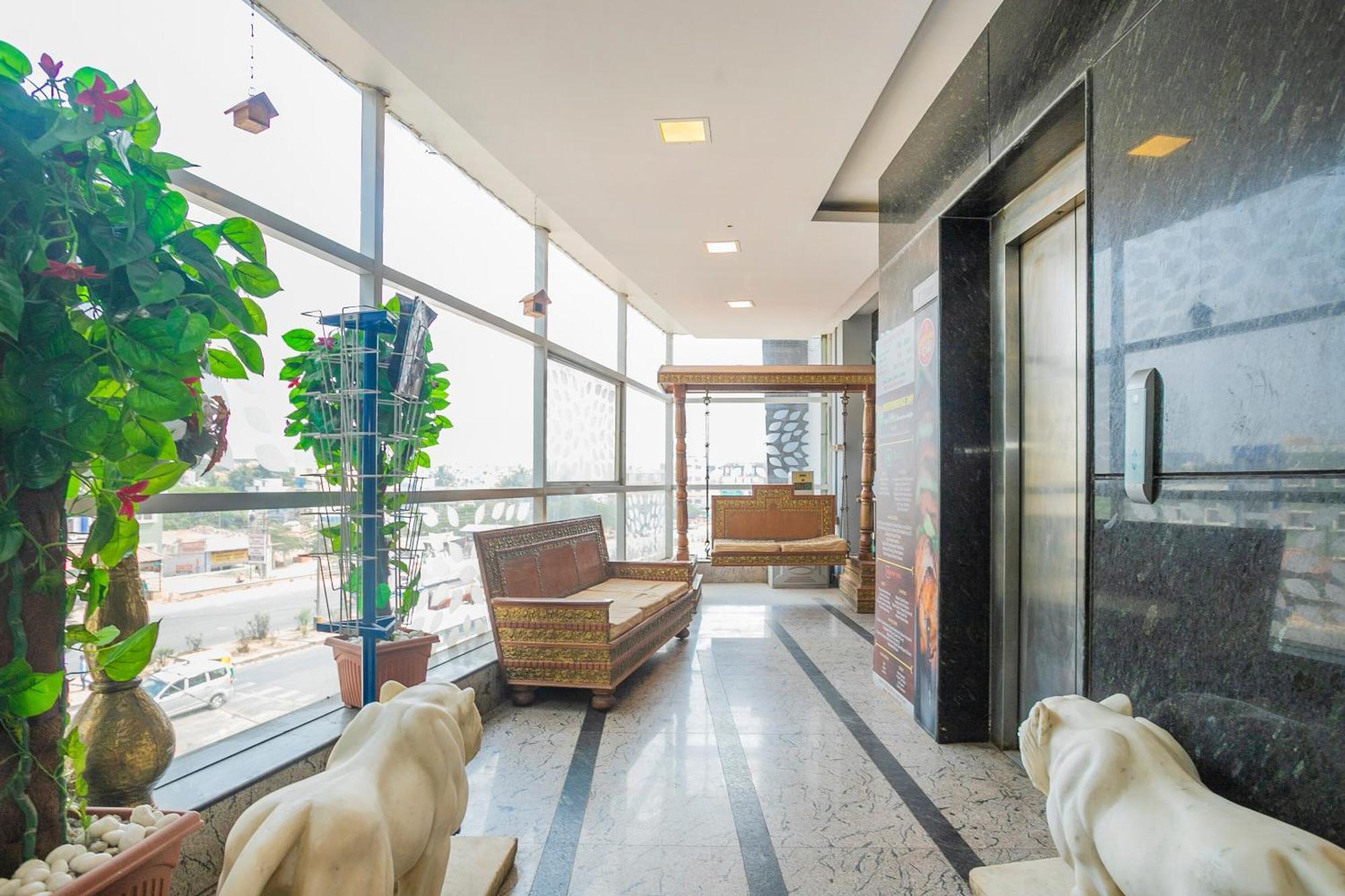 Super Collection O Indian Suites Near Sitara Restaurant Bangalore Exterior photo